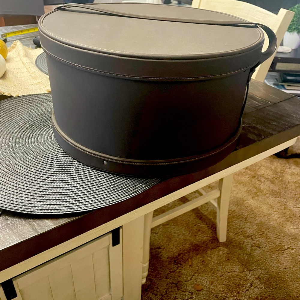 Hat box